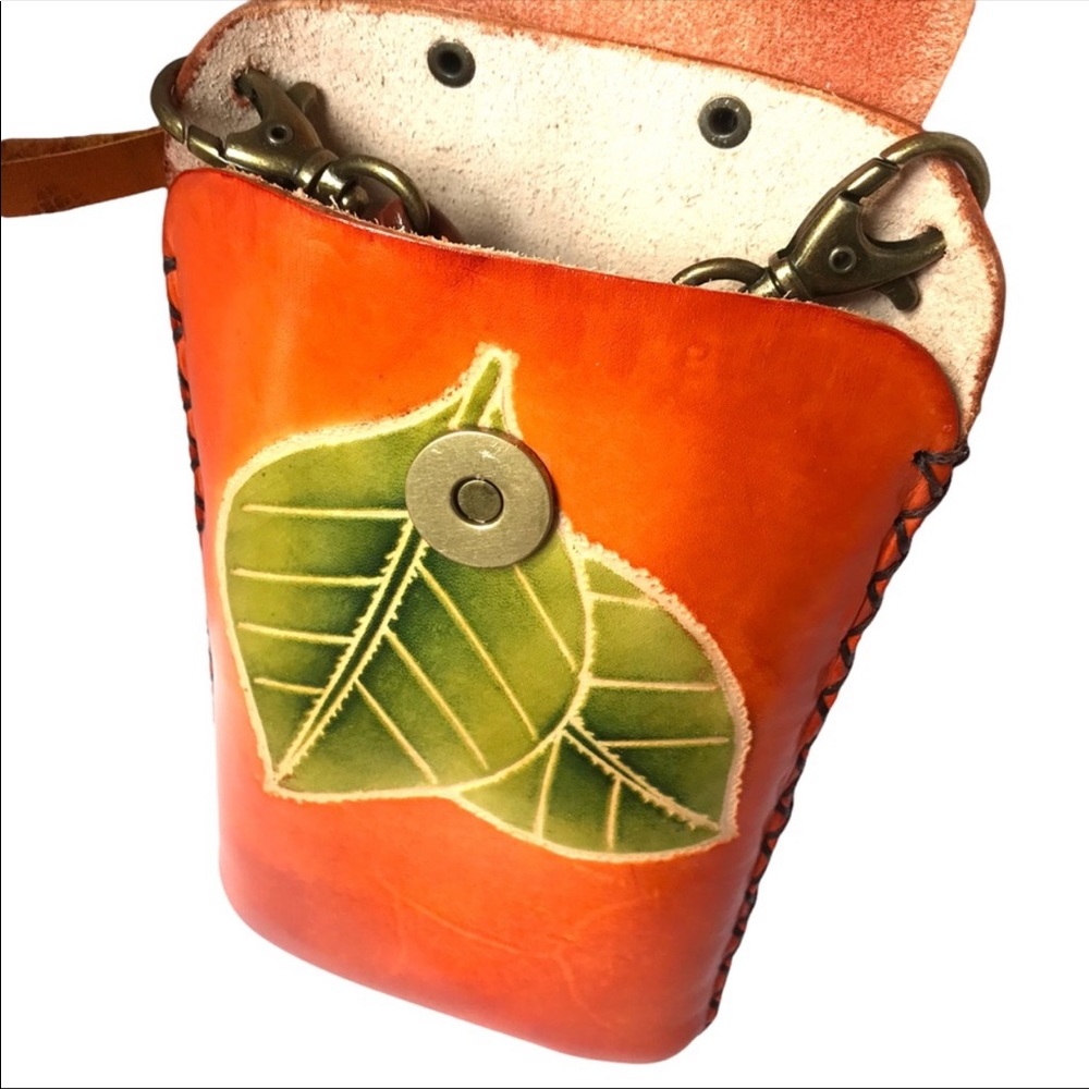 Handcrafted Floral wristlet, crossbody cellphone bag - Picture 6 of 7